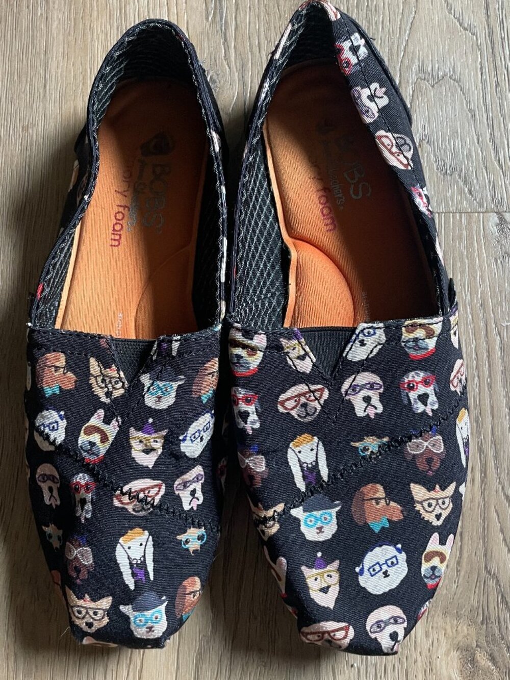 BOBS Sketchers “For Dogs” Woman’s Size 7.5 Memory Foam Comfy Puppies Pup Smart!